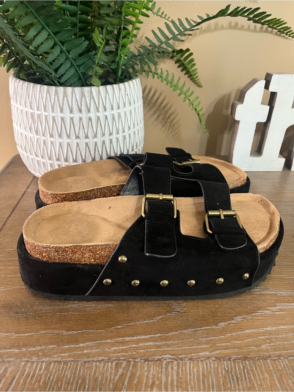 Hey Girl by Corkys Womens Black Suede Studded Platform Sandals
Size 6 - Picture 6 of 11